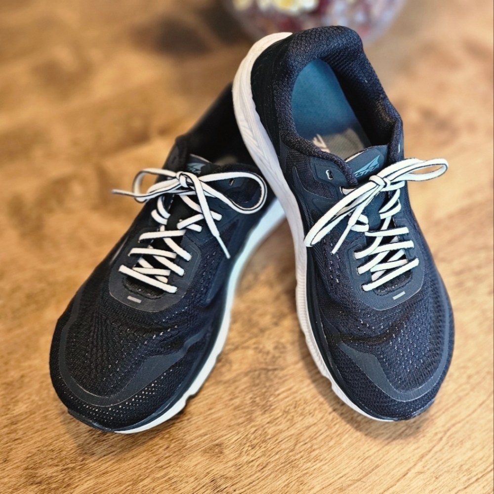 Altra Torin 5 Running Shoe. 8 Wide.